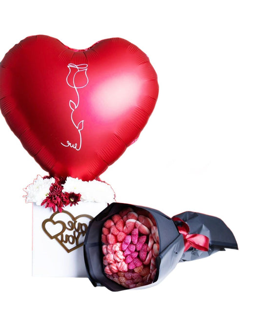 باقة كاندي صغير + باقة ورد للفالنتاين